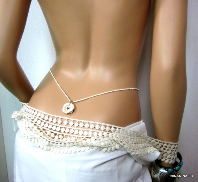 N4574f_chaine_de_taille_rocailles_blanches_et_coquillage