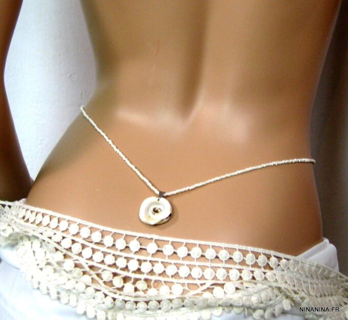 N4574j_chaine_de_taille_rocailles_blanches_et_coquillage