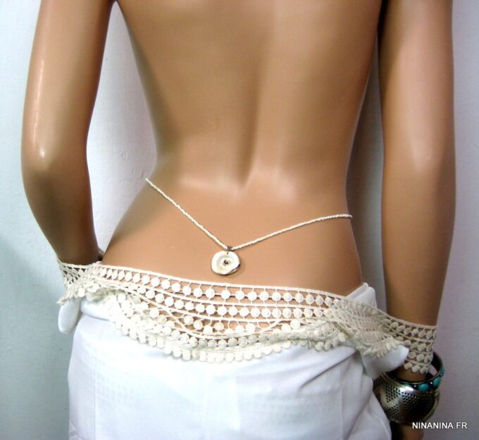 N4574n_chaine_de_taille_rocailles_blanches_et_coquillage