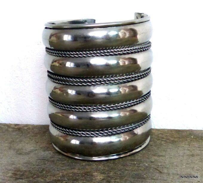 N4586bisd_Bracelet_manchette_large_artisanal_tribal_metal_argente