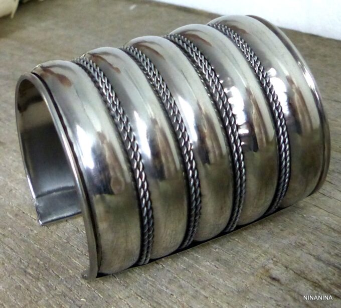 N4586bisi_Bracelet_manchette_large_artisanal_tribal_metal_argente