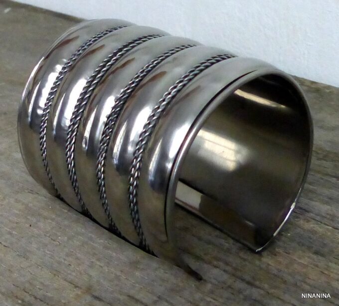 N4586bisj_Bracelet_manchette_large_artisanal_tribal_metal_argente