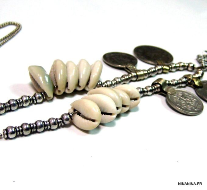 N4592b_collier_ethnique_pieces_et_coquillage_metal_argent