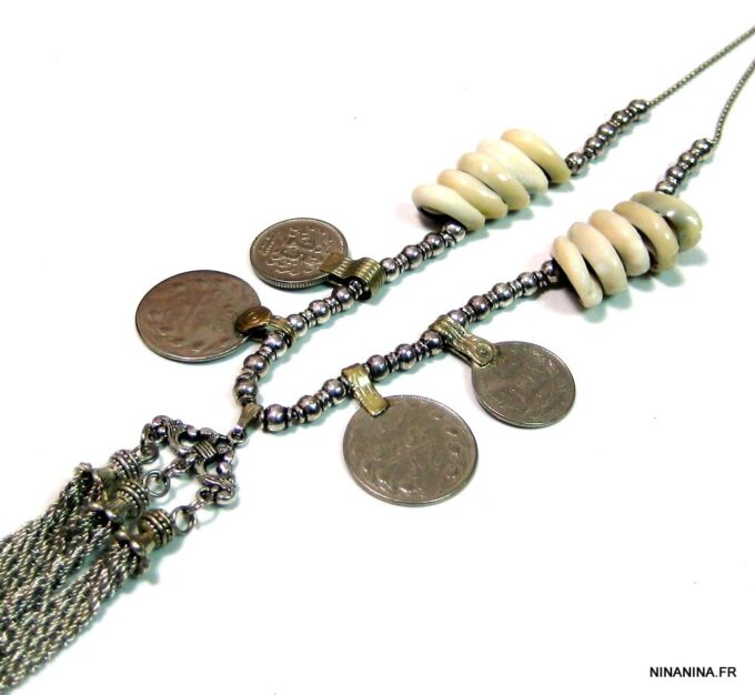 N4592h_collier_ethnique_pieces_et_coquillage_metal_argent