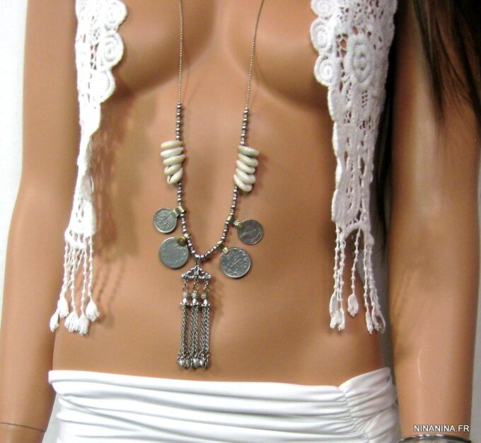 N4592j_collier_ethnique_pieces_et_coquillage_metal_argent