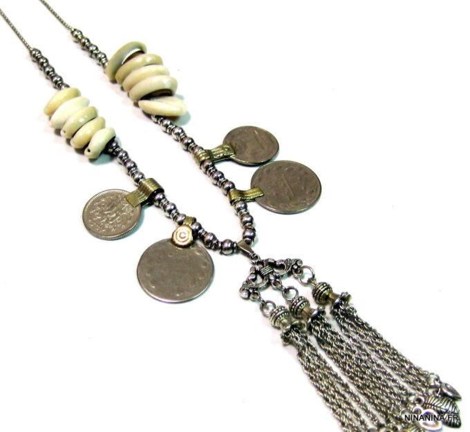 N4592k_collier_ethnique_pieces_et_coquillage_metal_argent