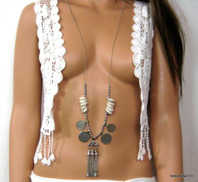 N4592m_collier_ethnique_pieces_et_coquillage_metal_argent