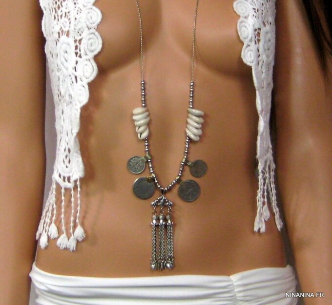 N4592p_collier_ethnique_pieces_et_coquillage_metal_argent