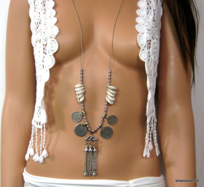 N4592r_collier_ethnique_pieces_et_coquillage_metal_argent