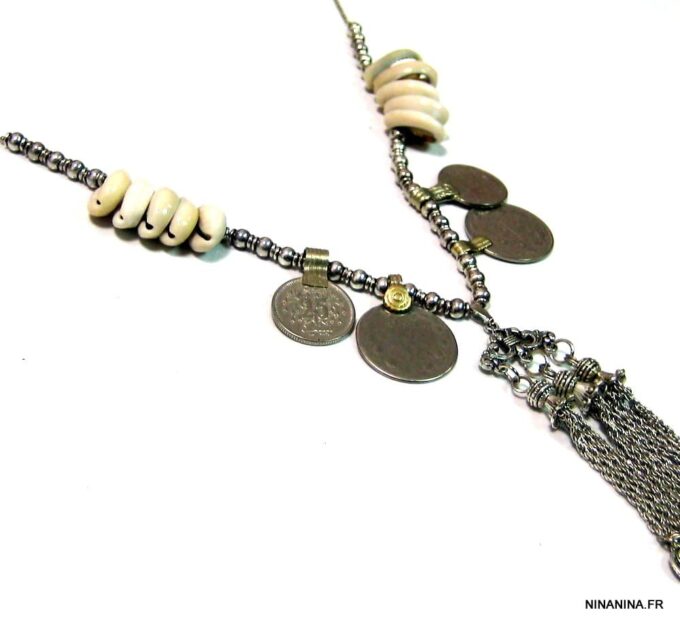 N4592x_collier_ethnique_pieces_et_coquillage_metal_argent