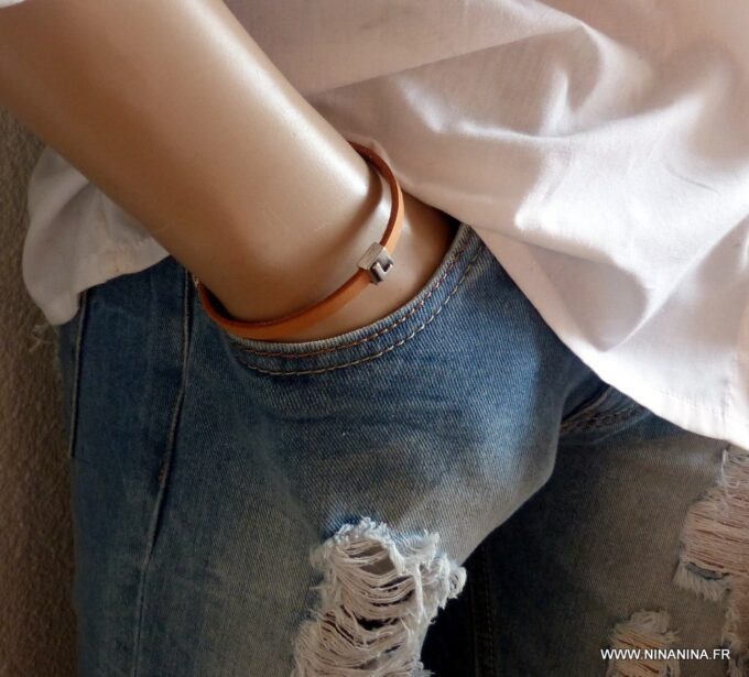N4598F_Bracelet_cuir_personnalise_lettres_prenom_-Bijoux_Bracelets_en_ligne_NINANINA