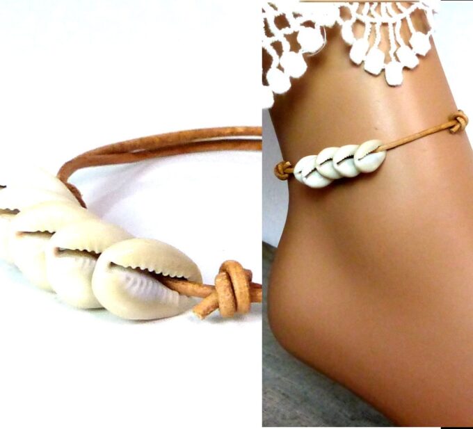 N4607_Bracelet_de_cheville_cordon_femme_cuir_coquillages_cauri_blancs-1