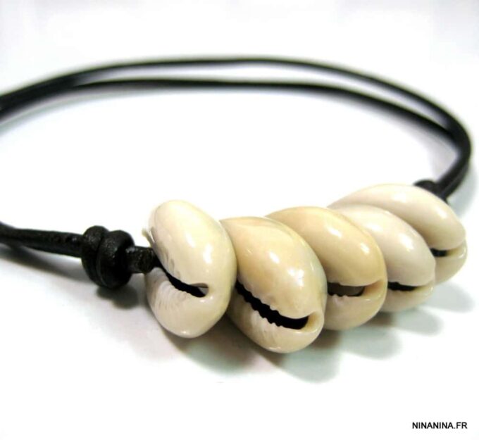 N4607a_bracelet_de_cheville_cordon_cuir_et_coquillage_grain_de_cafe-1