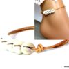 N4607b_Bracelet_de_cheville_cordon_femme_cuir_coquillages_cauri_blancs-1