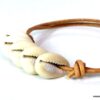 N4607d_Bracelet_de_cheville_cordon_femme_cuir_coquillages_cauri_blancs-1