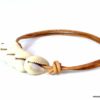 N4607f_Bracelet_de_cheville_cordon_femme_cuir_coquillages_cauri_blancs-1