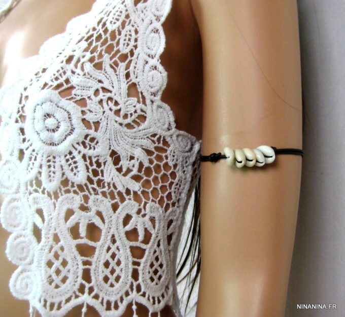 N4609a_bracelet_de_biceps_cordon_cuir_et_coquillage_grain_de_cafe-1