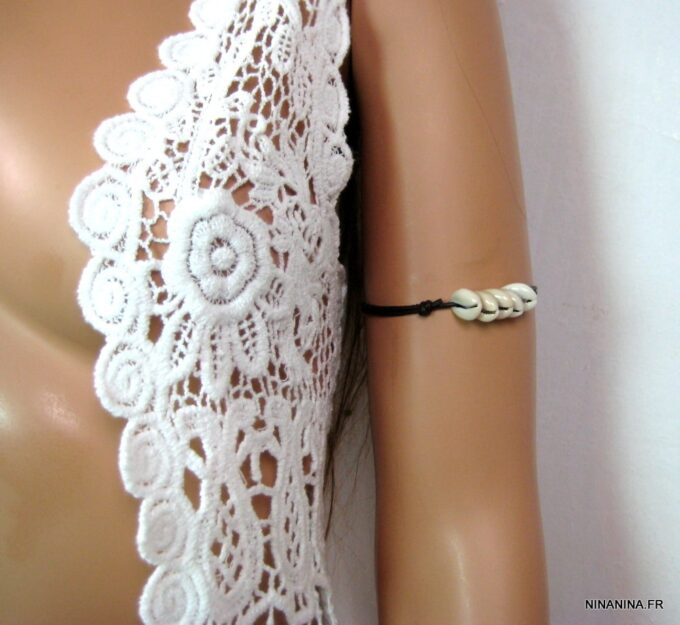 N4609f_bracelet_de_biceps_cordon_cuir_et_coquillage_grain_de_cafe-1