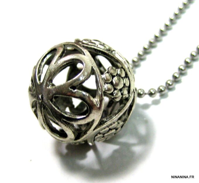 N4613a_collier_boule_metal_filigranee_metal_argent