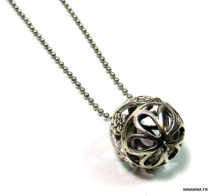 N4613c_collier_boule_metal_filigranee_metal_argent