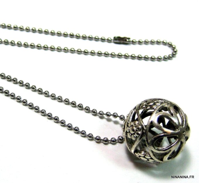 N4613g_collier_boule_metal_filigranee_metal_argent