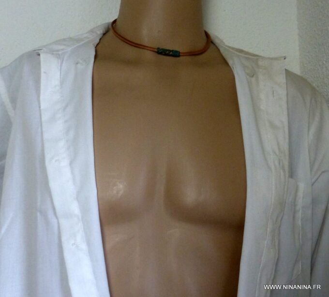 N4630e_Collier_homme_cordon_cuir_perle_tube_patine_turquoise_NINANINA