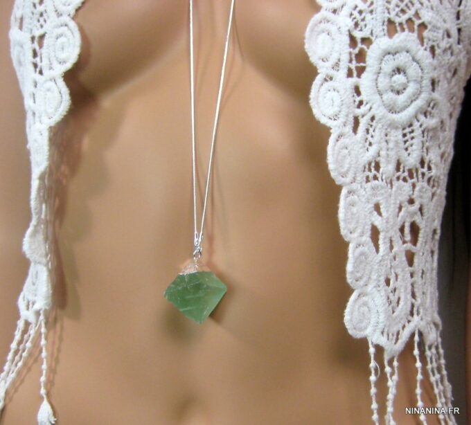 N4666e_collier_long_fluorite_verte_plaque_argent
