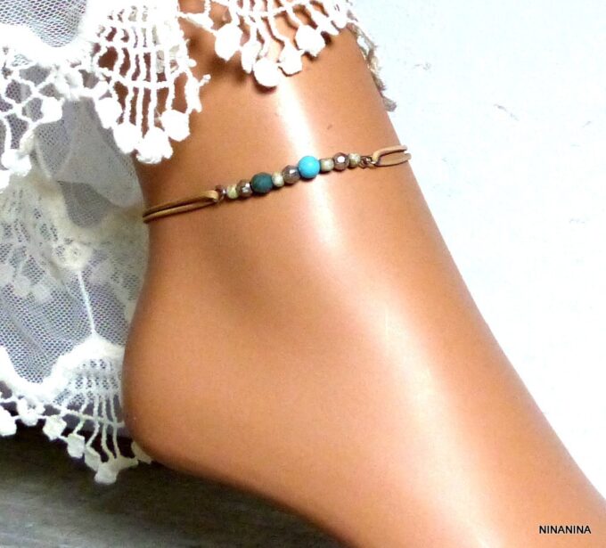 N4679_bracelet_chaine_de_cheville_cordon_cuir_perles_turquoises-1