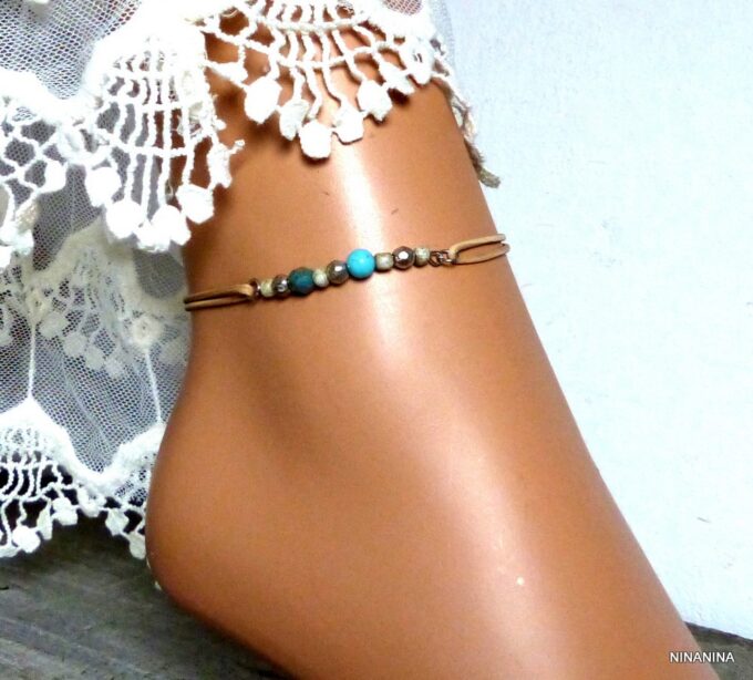 N4679c_bracelet_chaine_de_cheville_cordon_cuir_perles_turquoises