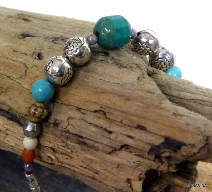 N4703tere_Bracelet_boheme_perles_picasso_et_turquoises-1