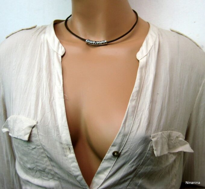 N962terb_collier_cordon_cuir_demi_lune_metal_argent