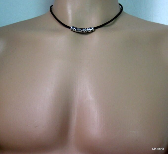 N962terd_collier_homme_cordon_cuir_et_demi-lune_argentee