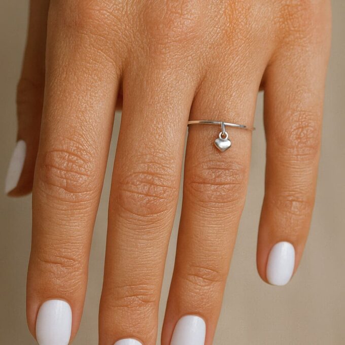 N5041 Bague Jonc Ouverte Argent avec Petit Pendentif Cœur – Bijou Féminin Élégant