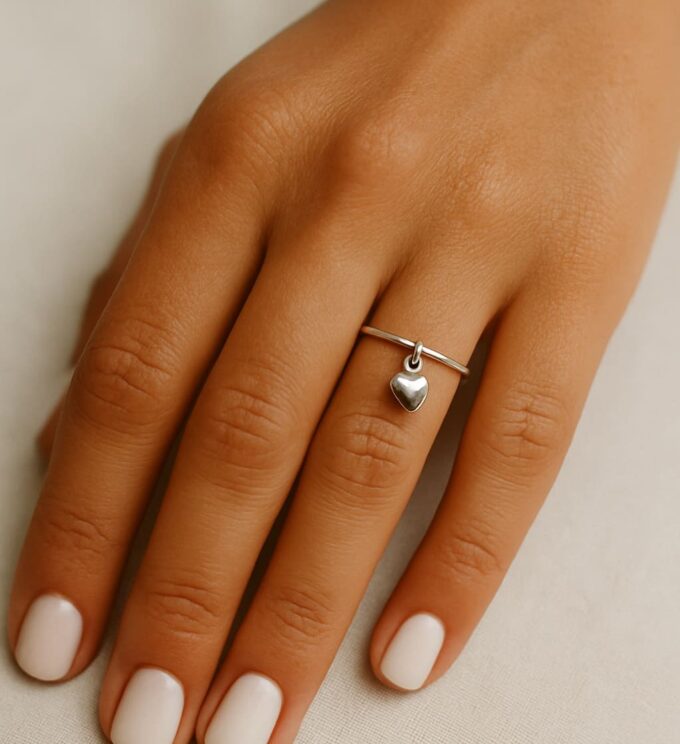 N5041a Bague Jonc Ouverte Argent avec Petit Pendentif Cœur – Bijou Féminin Élégant