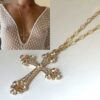N5744y Collier grosse croix femme pendentif doré strass Fantaisie – Bijoux Colliers Femmes en ligne Ninanina