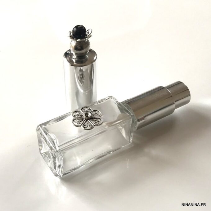 N1038c Flacon rechargeable parfum verre fleur argentée - Accessoires parfumeurs en ligne Ninanina