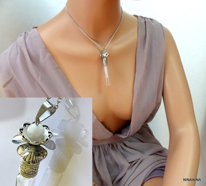N1074a Collier Fleur Blanc Fiole De Parfum En Verre Et Acier Inoxydable - Bijoux Colliers en ligne Ninanina