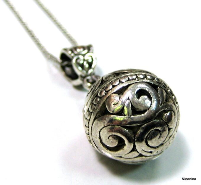N1323tera collier boule métal argent