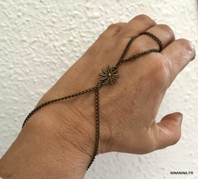N1481tera Bracelet Bague - Chaine de main fantaisie fleur métal bronze - Bijoux Bracelets en ligne Ninanina