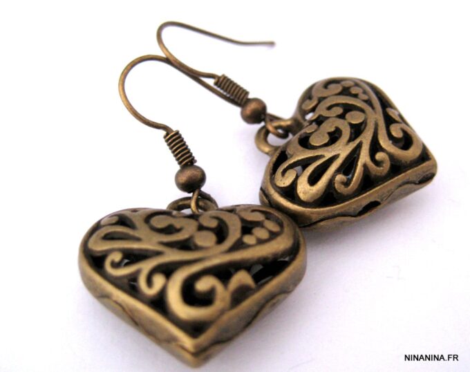 N1563c_boucles_d_oreilles_coeur_filigrane_bronze