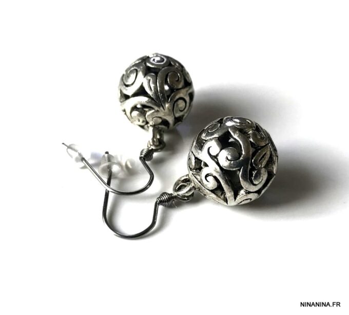 N1564b Boucles d oreilles boule filigranées pendantes argenté - Bijoux Boucle d oreille en ligne Ninanina