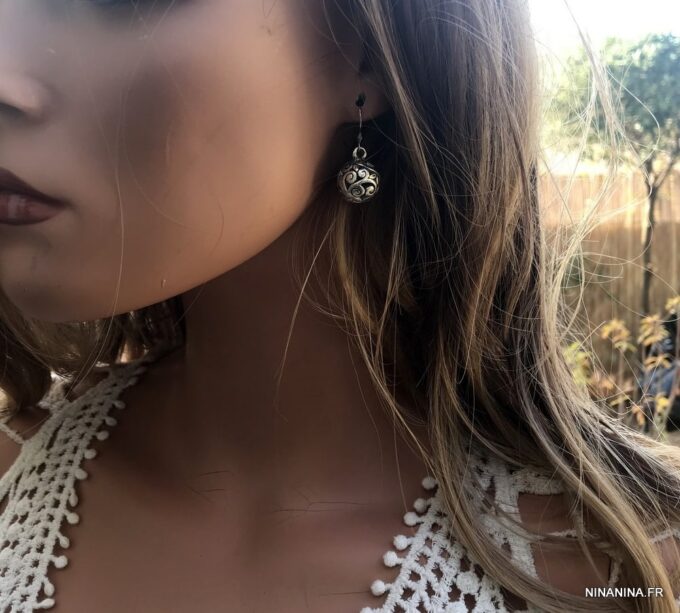 N1564e Boucles d oreilles boule filigranées pendantes argenté - Bijoux Boucle d oreille en ligne Ninanina