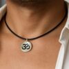 N1581d Collier OHM homme cordon Cuir noir artisanal avec médaille ronde Argent 925 massif - Bijoux zen en ligne Ninanina