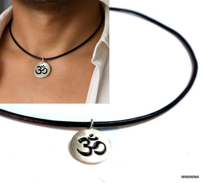 N1581f Collier OHM homme cordon Cuir noir artisanal avec médaille ronde Argent 925 massif - Bijoux zen en ligne Ninanina