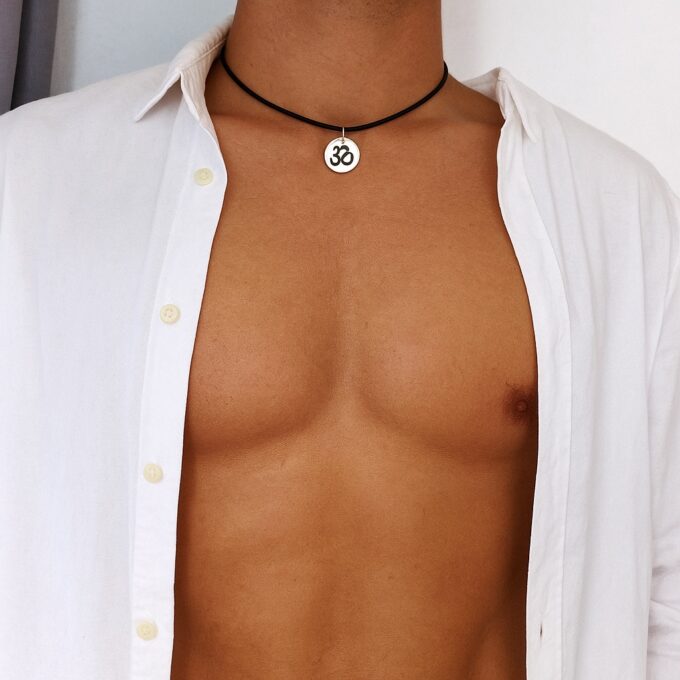 N1581g Collier OHM homme cordon Cuir noir artisanal avec médaille ronde Argent 925 massif - Bijoux zen en ligne Ninanina