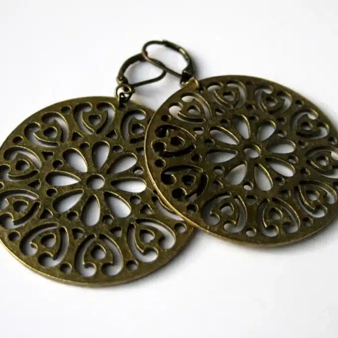 N1735a Boucles D'Oreilles Bronze Femme Artisanales - Grand Pendentif Rond Ajouré - Bijoux Boucles d'oreilles femmes en ligne Ninanina