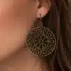 N1735b Boucles D'Oreilles Bronze Femme Artisanales - Grand Pendentif Rond Ajouré - Bijoux Boucles d'oreilles femmes en ligne Ninanina