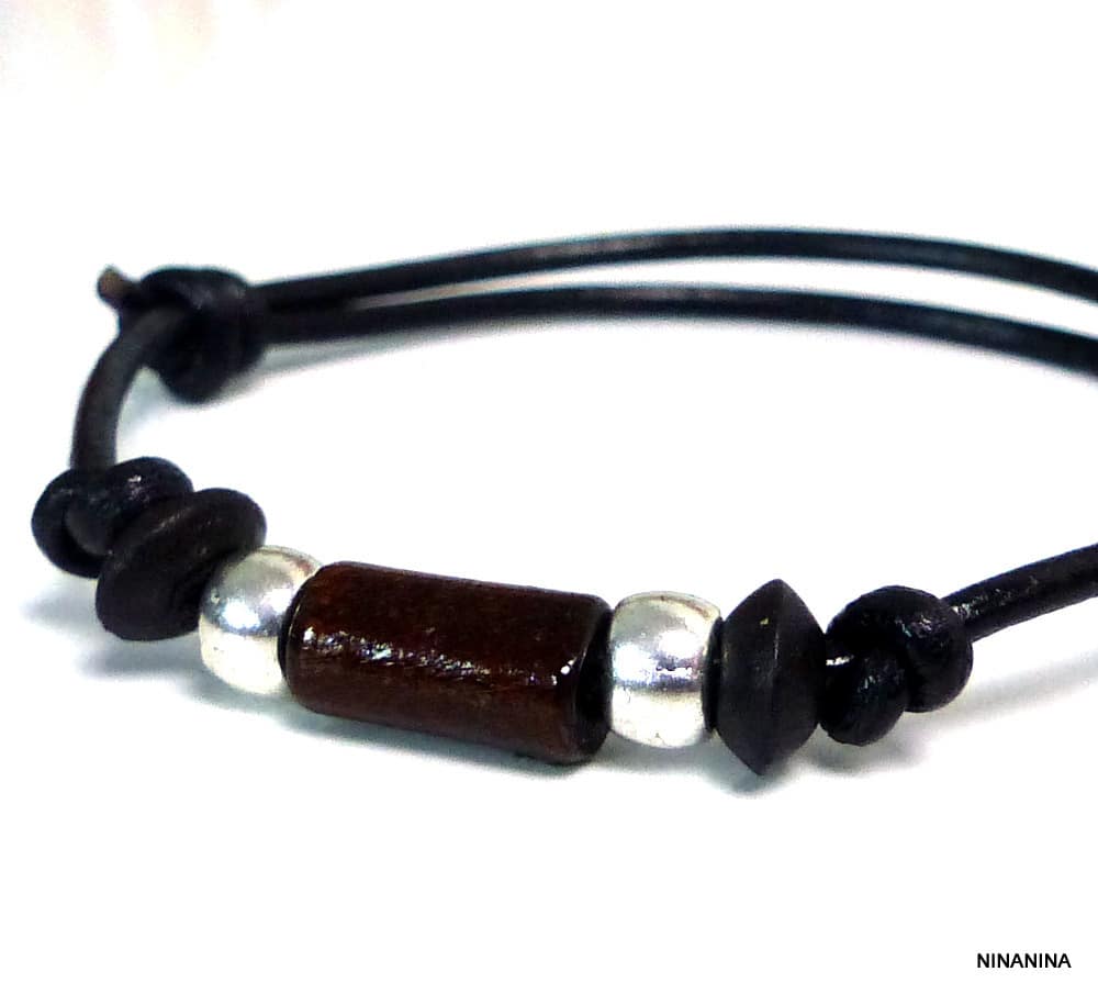 Bracelet homme perles en bois et cordon cuir réglable par liens coulissants – Image 2