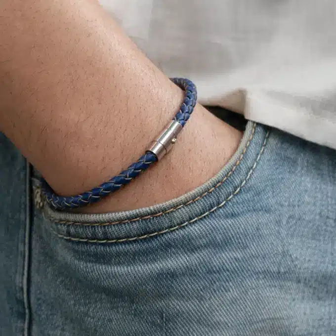 N1960b Bracelet Cuir Bleu Homme Fait Main En France - Cordon Tressé Et Fermoir Magnétique Acier - Bijoux Bracelets hommes en ligne Ninanina