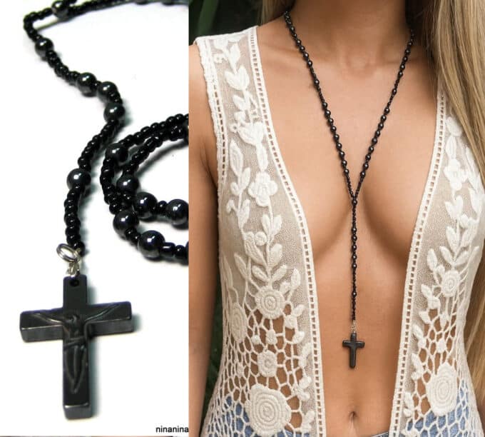 N2053d Chapelet collier femme avec perles noires et pendentif croix en hématite - Bijoux colliers religieux en ligne Ninanina